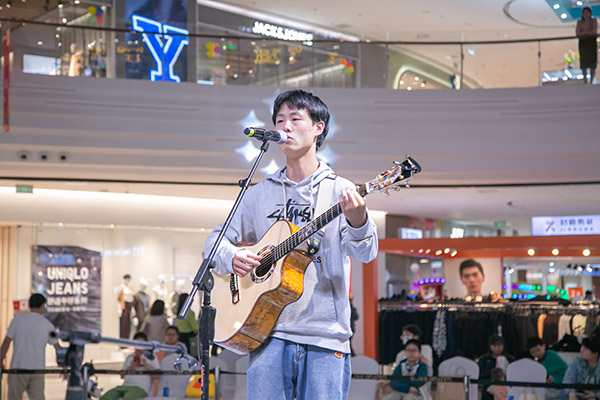 國慶小熊吉他演出